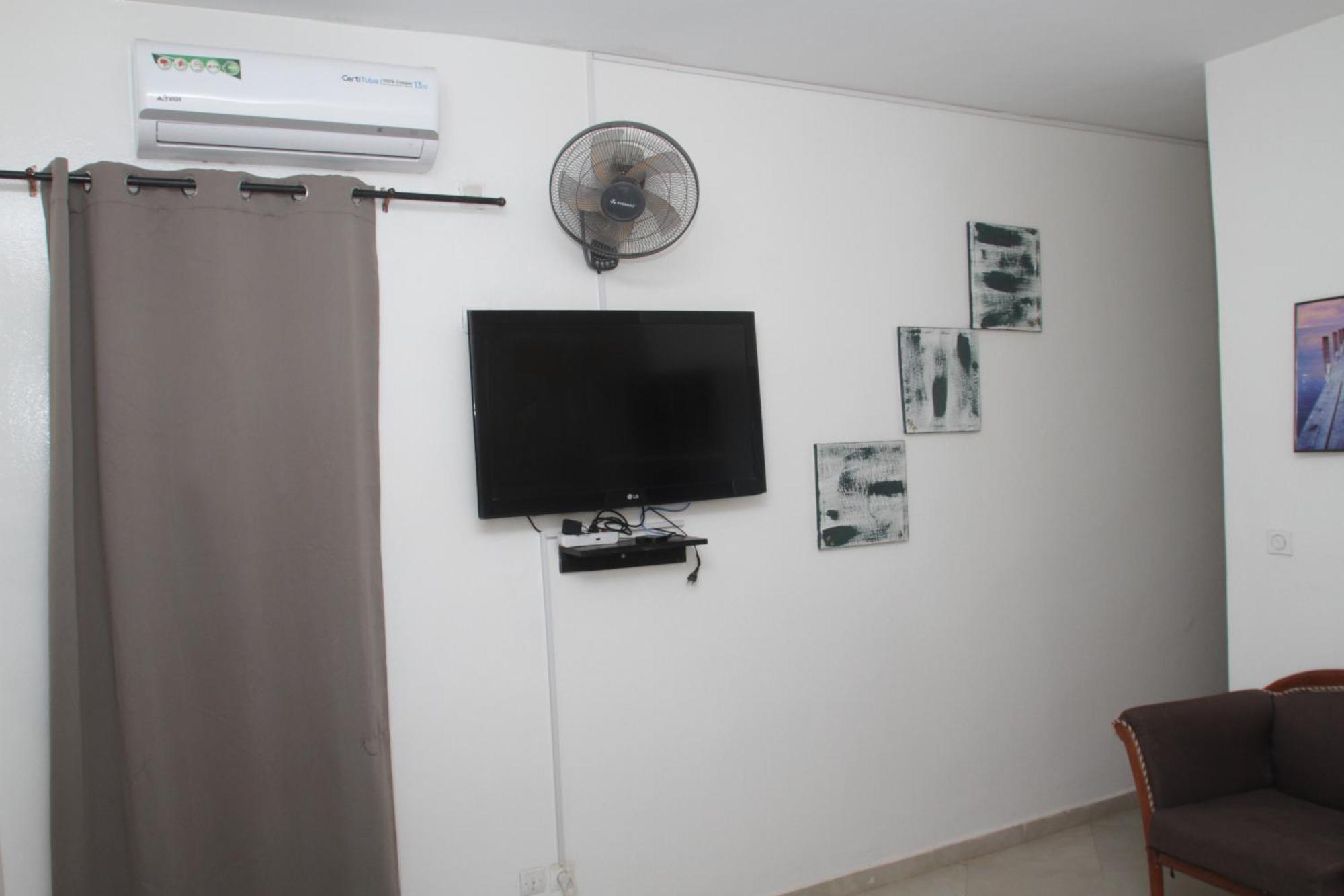 " Le Nid Douillet ", Un Fabuleux Studio, Calme, Cosy Et Bien Climatise Au Centre De Saly Kültér fotó